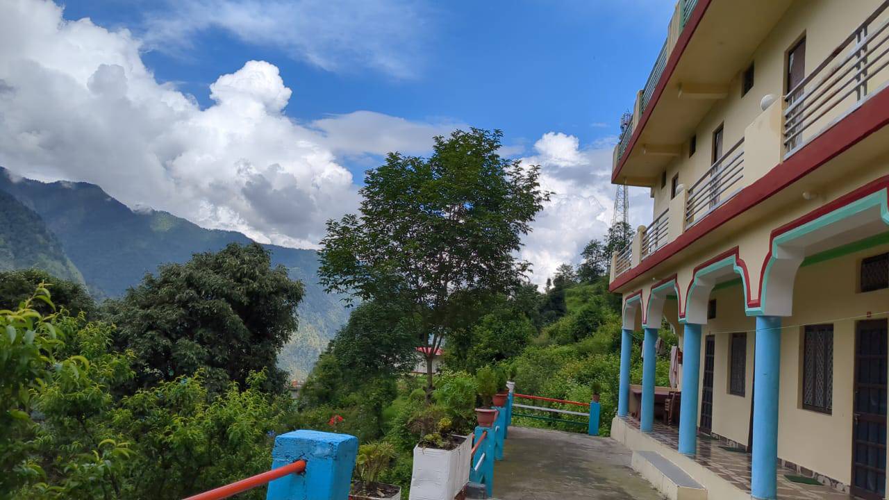 homestay near Triyuginarayan temple
